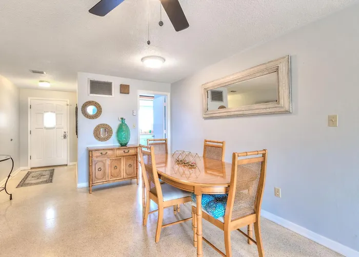 Gulf Breeze - Gulf Front Monthly Holiday home